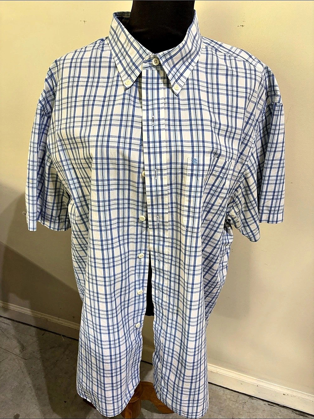 IZOD Plaid Button Down Shirt in White & Blue Size Large Like New